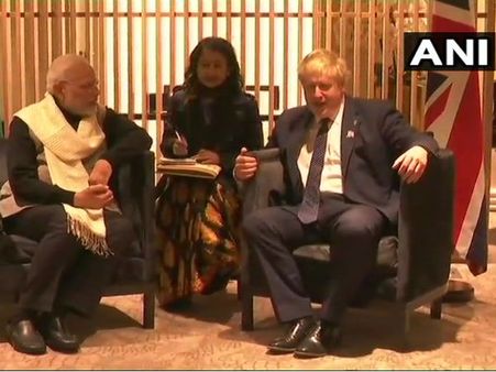 पीएम मोदी पहुंचे लंदन, विदेश सचिव बोरिस जॉनसन के साथ की बैठक