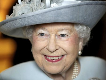 92 की उम्र, 65 साल से महारानी, 30 पालतू कुत्ते, जानिए क्वीन एलिजाबेथ के बारे में कुछ अनकहीं बातें