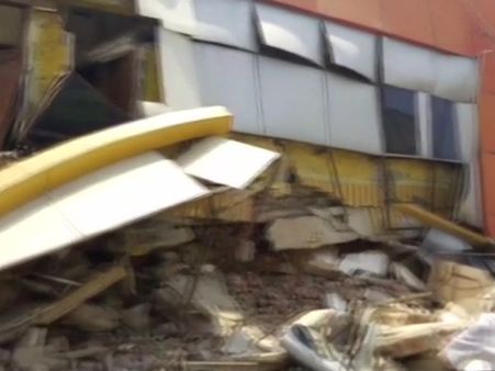 राजस्थान: कोटा के धन मंडी में बिल्डिंग गिरी, कई लोगों के दबे होने की आशंका