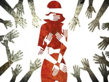 महिला पत्रकार के साथ गैंगरेप, 5 दिन तक FIR लिखाने को भटकता रहा पत्रकार पति