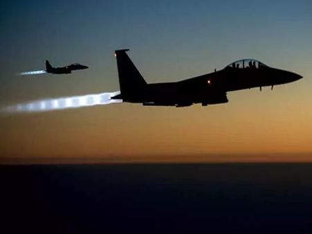 सीरिया: केमिकल अटैक के बाद सैन्य एयरपोर्ट पर मिसाइल हमला, 14 की मौत