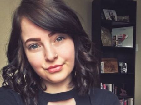 गर्लफ्रेंड की बिकिनी में तस्वीर देख ब्वॉयफ्रेंड ने किया भद्दा कमेंट, लोगों ने लड़की को दी यह सलाह