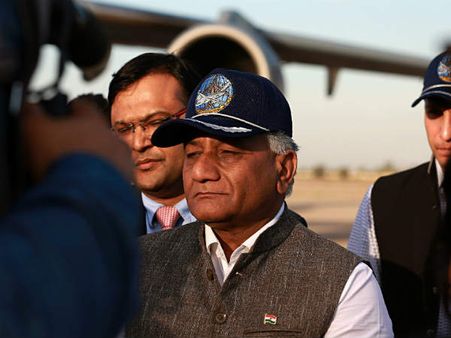 इराक में 39 भारतीय: बगदाद से लौट रहे वीके सिंह का ट्वीट- कुछ जिम्‍मेदारियों का बोझ काफी ज्‍यादा होता है'