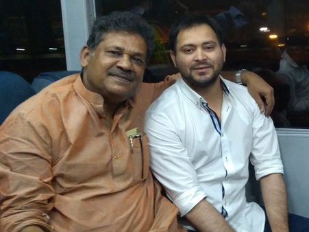 बीजेपी के निलंबित सांसद कीर्ति आजाद ने की तेजस्वी यादव से मुलाकात, बिहार का 'वंडरब्वॉय' बताया