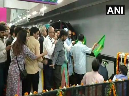 CM केजरीवाल ने किया दिल्ली मेट्रो की मैजेंटा लाइन का उद्घाटन, अब 50 मिनट में नोएडा से गुरुग्राम का सफर