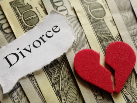 पत्नी को काली-कलूटी कह कर ताने देता था पति, बीवी ने कोर्ट में लिया तलाक