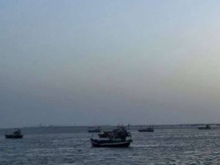 आंध्र प्रदेश: गोदावरी नदी में 40 लोगों से भरी नाव पलटी, 23 लापता