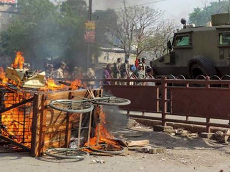 औरंगाबाद हिंसा में दो की मौत, इलाके में धारा 144 लागू, इंटरनेट सर्विस सस्पेंड