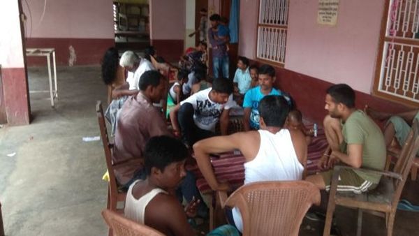 पश्चिम बंगाल: 'बात-बात पर पिस्तौल, गोली चाकू की धमकी दी जाती है'