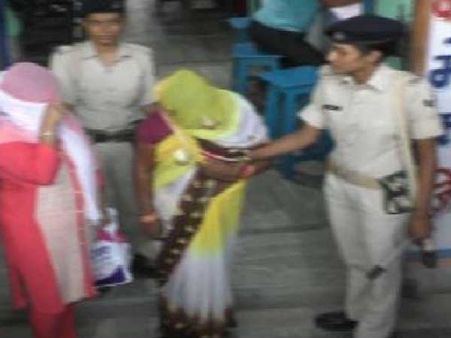 'मैं रेड लाइट एरिया में फंसी हूं पापा, मुझे यहां से बचा लीजिए'