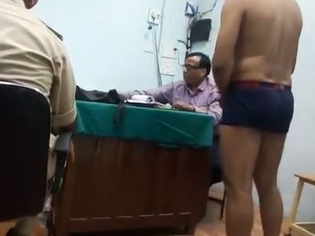 VIDEO: एमपी गजब है, एक ही रूम में लड़के-लड़कियों का शारीरिक परीक्षण