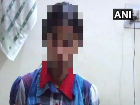 शनि मंदिर के मैनेजर ने चोरी का आरोप लगाकर नाबालिक लड़की से की छेड़छाड़, लोगों ने जमकर पीटा