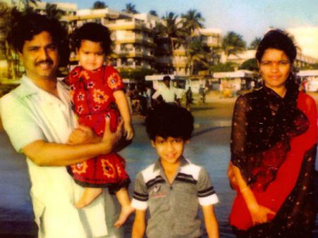 पिता प्रमोद महाजन की बरसी पर सांसद पूनम ने शेयर की भावुक पोस्ट-कहा पापा बहुत याद आते हैं...