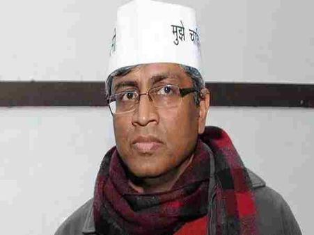 महात्मा गांधी के खिलाफ अपशब्द बोलने पर आप नेता आशुतोष के खिलाफ FIR दर्ज करने के आदेश