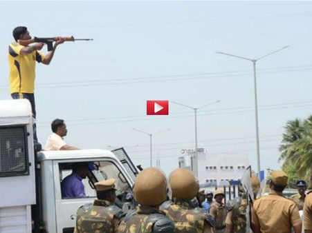 VIDEO: तूतीकोरिन में प्रदर्शन के दौरान कैमरे पर पुलिसवाले ने कहा- कोई एक तो मरना चाहिए