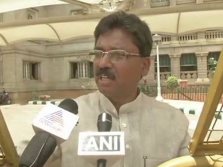Karnataka Floor test: येदुरप्पा के बेटे ने कांग्रेस विधायक की पत्नी को किया फोन, BJP के पक्ष में वोट देने के लिए दिया ये ऑफर