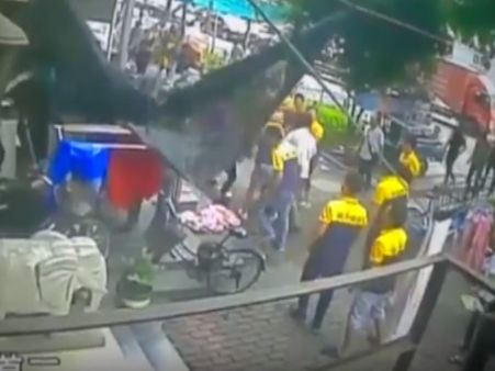 VIDEO: छठवीं मंजिल से गिरा बच्चा, देखिए फिर क्या हुआ