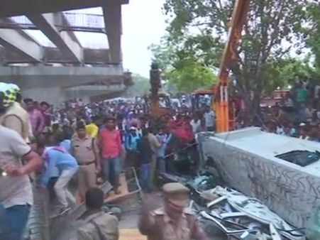 वाराणसी में बड़ा हादसा: पीएम मोदी और सीएम योगी आदित्यनाथ ने जताया दुख, मुआवजे का ऐलान