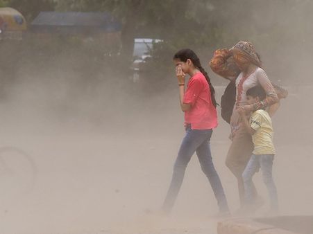 उत्तर प्रदेश, पश्चिम बंगाल और झारखंड में आ सकता है तूफान, मौसम विभाग ने जताई आशंका