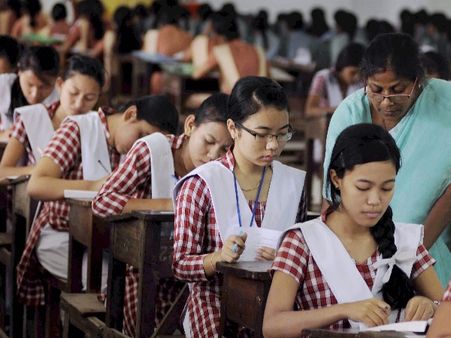 J&K: स्कूल-कॉलेजों में 'भगवद् गीता' पढ़ाने पर मचा बवाल, सरकार ने वापस लिया सर्कुलर