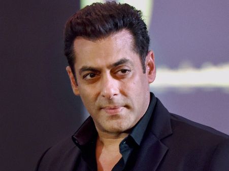 प्रवीण तोगड़िया के संगठन का ऐलान, सलमान खान को पीटने पर 2 लाख का इनाम