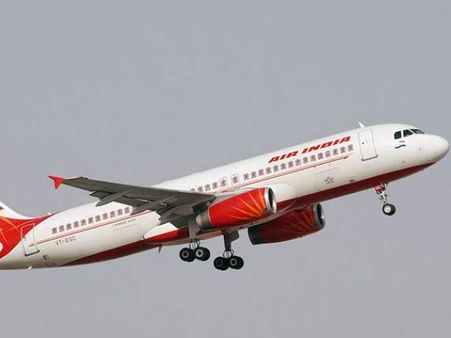 एयरइंडिया की फ्लाइट का हाइड्रोलिक हुआ फेल, मुंबई में करायी गई इमरजेंसी लैंडिंग