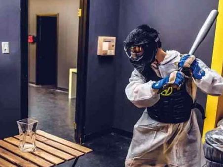 पैसे चुकाकर बवाली तरीके से निकाल रहे हैं लोग अपना गुस्सा और टेंशन, हो रहा पॉपुलर