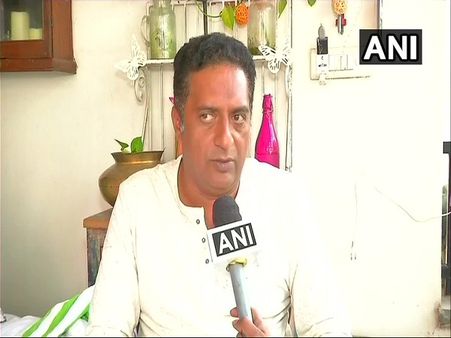 फिल्म 'काला' पर बैन, रजनीकांत के समर्थन में उतरे प्रकाश राज ने कहा- रिलीज नहीं रुकनी चाहिए