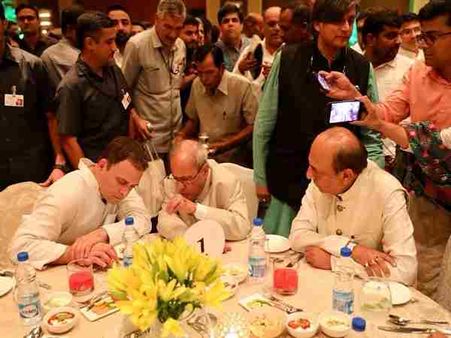 राहुल गांधी की इफ्तार दावत में नहीं पहुंचे ये दिग्गज नेता