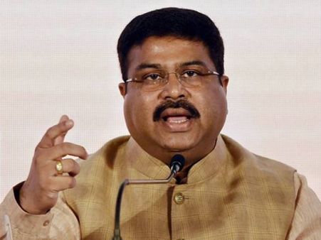 क्यों बढ़ रही हैं पेट्रोल और डीजल की कीमत, पेट्रोलियम मंत्री धर्मेंद्र प्रधान ने बताई वजह