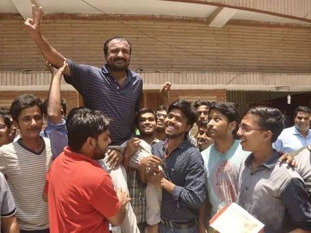 IIT JEE: सुपर 30 में 26 ने मारी बाजी, आनंद कुमार अब 90 छात्रों को देंगे फ्री कोचिंग