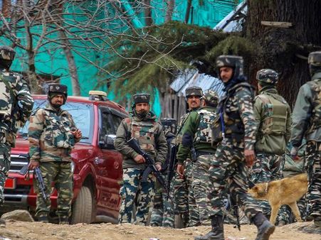 J&K: कुलगाम में सेना की आतंकियों में मुठभेड़, लश्कर कमांडर समेत 2 आतंकी ढेर