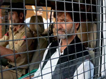 कश्‍मीर बंद: पुलिस ने यासीन मलिक को किया गिरफ्तार, गिलानी को किया गया नजरबंद
