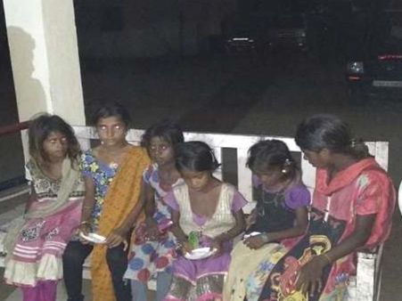 देर रात जंगल किनारे मिली छह लड़कियां, वजह जानकर पुलिस भी रह गई हैरान