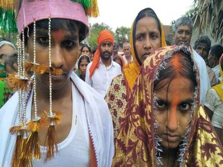 बिहार: रात को आया था अपनी प्रेमिका से मिलने, गांव वालों ने पकड़ कर करा दी शादी