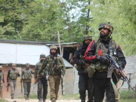 J&K: किश्तवाड़ में पुलिस ने हिजबुल के 2 आतंकी किए गिरफ्तार