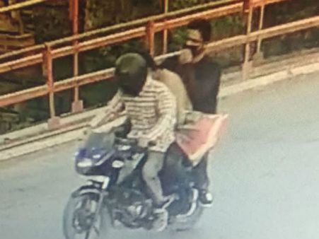 जर्नलिस्‍ट शुजात बुखारी के हत्‍यारे आतंकी सीसीटीवी में कैद, जम्‍मू कश्‍मीर पुलिस ने रिलीज की फोटाग्राफ्स