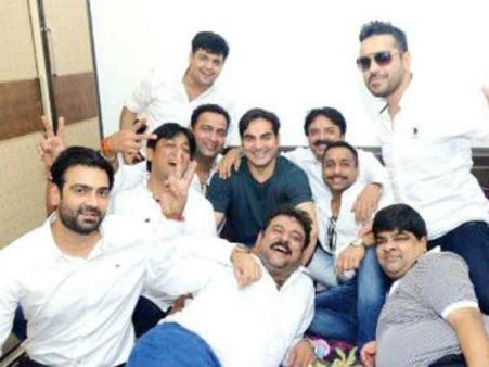 आईपीएल सट्टेबाजी: अरबाज और साजिद खान के बाद बुकी सोनू जालान ने लिया बड़े कारोबारी का नाम