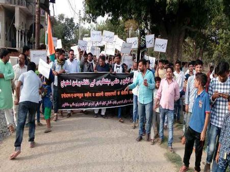 आंतकवाद के खिलाफ मुसलमानों का भड़क उठा गुस्सा, कश्मीर में सेना को खुली छूट देने की उठाई मांग