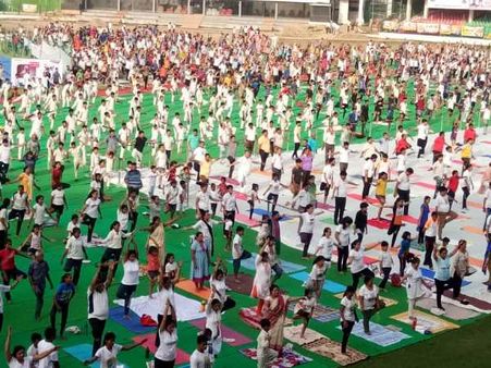 योग दिवस पर गवाह बनी पीएम की काशी, लोगों ने मनाया अंतर्राष्ट्रीय योग दिवस