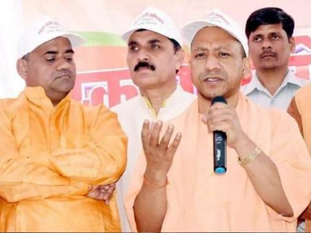 अमित शाह के दौरे के बीच प्रतापगढ़ में भाजपा कार्यालय में चली कुर्सियां, FIR