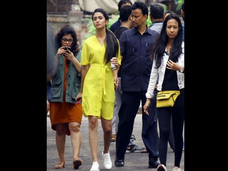 आंख मारकर फेमस हुई प्रिया प्रकाश कितनी बदल गईं,1 एड के लिए लेती हैं 1 करोड़ फीस, देखिए तस्वीरें