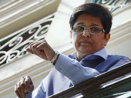 फ्रांस के World Cup जीतने पर किरण बेदी ने किया ऐसा ट्वीट, लोगों ने किया ट्रोल तो कांग्रेस ने बताया 'एंटी-नेशनल'