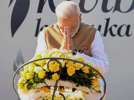 कारगिल दिवस: प्रधानमंत्री मोदी ने शहीदों को दी श्रद्धांजलि, वाजपेयी के नेतृत्व को सराहा