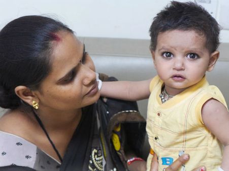 दिहाड़ी मजदूर का 1 साल का बेटा हार्ट सर्जरी के लिए तड़प रहा, कीजिए मदद