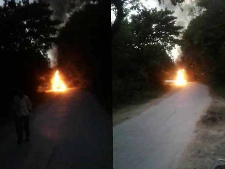 देखते ही देखते आग का गोला बनी कार, जब तक लोग पहुंचते राख बन गया शख्स