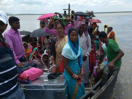 एक विवाह ऐसा भी: नाव पर चढ़ने से डरा दूल्हा तो बारात लेकर खुद पहुंच गई दुल्‍हन