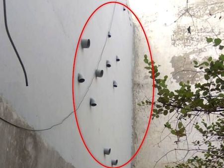 बुराड़ी केस में रहस्य बने 11 पाइपों को लेकर घर के मालिक ने उठाया बड़ा कदम