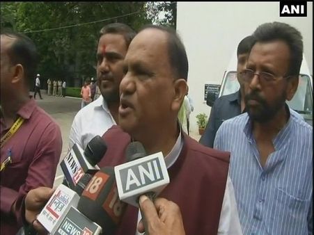 हमलावरों के बचाव में उतरे झारखंड के मंत्री, कहा- कोई स्वामी नहीं फ्रॉड है अग्निवेश