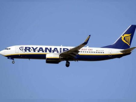 फ्लाइट में हुई ऑक्सीजन की कमी, 33 यात्रियों के कान-नाक से निकला खून